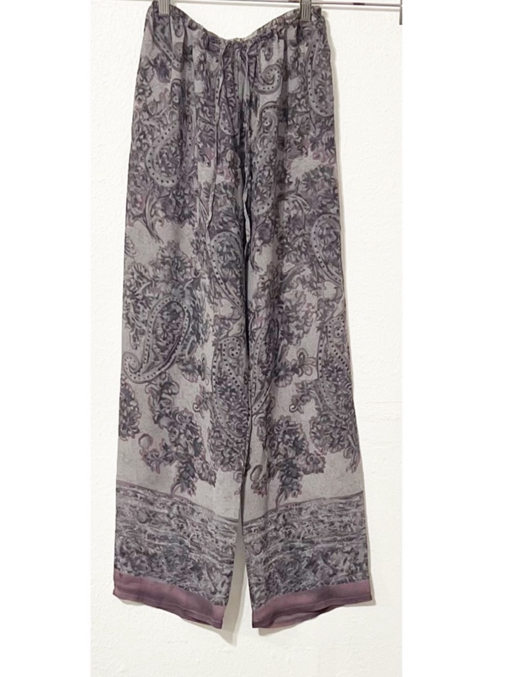 Victoria's Secret Gray Paisley Lounge Pants with Mauve Trim